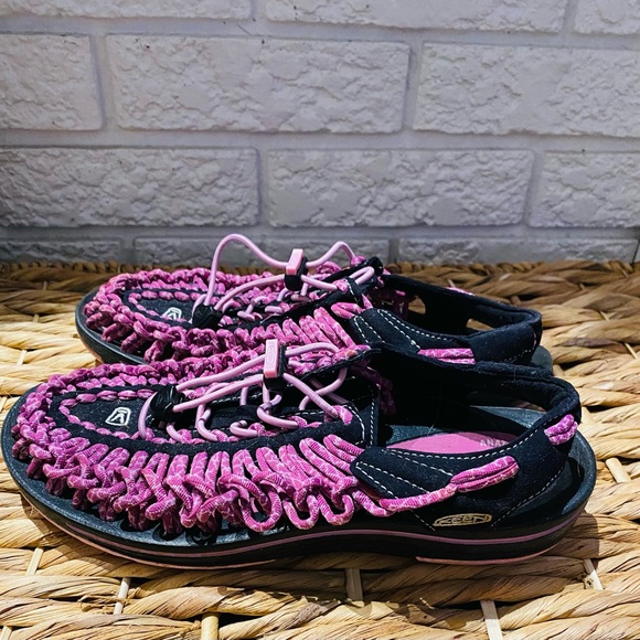 Keen Sandals Size 7.5 - Picture 2 of 4